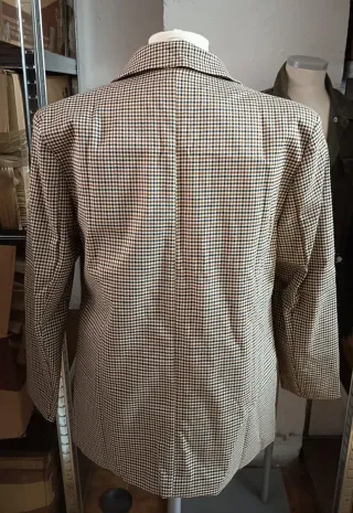 Blazer de cuadros beige y marrón