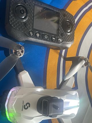 Dron Blanco y Verde con Mando