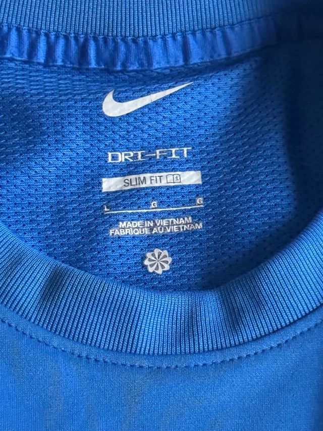 Camiseta deportiva Nike azul