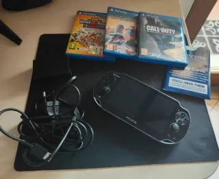 Sony PS Vita OLED Nera + 3 Giochi + Carte AR