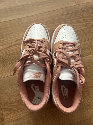 Nike Dunk Low Rosa y Blanco Talla 40.5