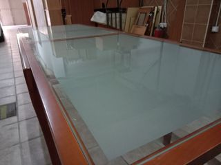 Mesa Comedor Cristal y Sillas Madera