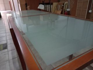 Mesa Comedor Cristal y Sillas Madera
