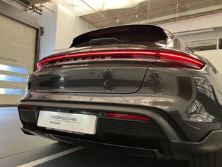 Porsche Taycan 4 Cross Turismo 420 kW (571 CV)