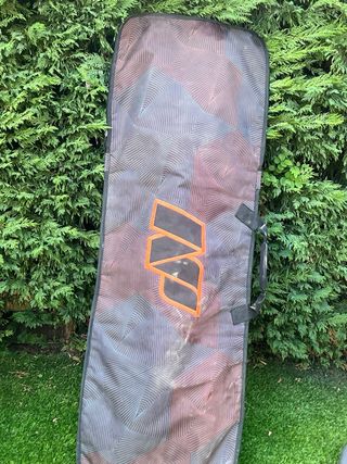 Tabla Kite Core 142x42 + funda. 