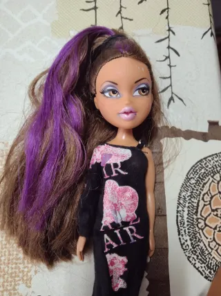 Muñeca Bratz con pelo morado