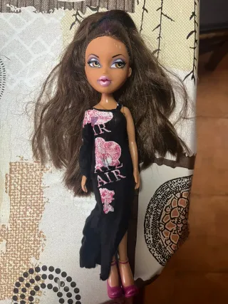 Muñeca Bratz con pelo morado