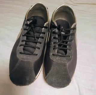 Zapatillas Nike Negras y Plateadas