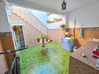 Chalet en venta en Cabra