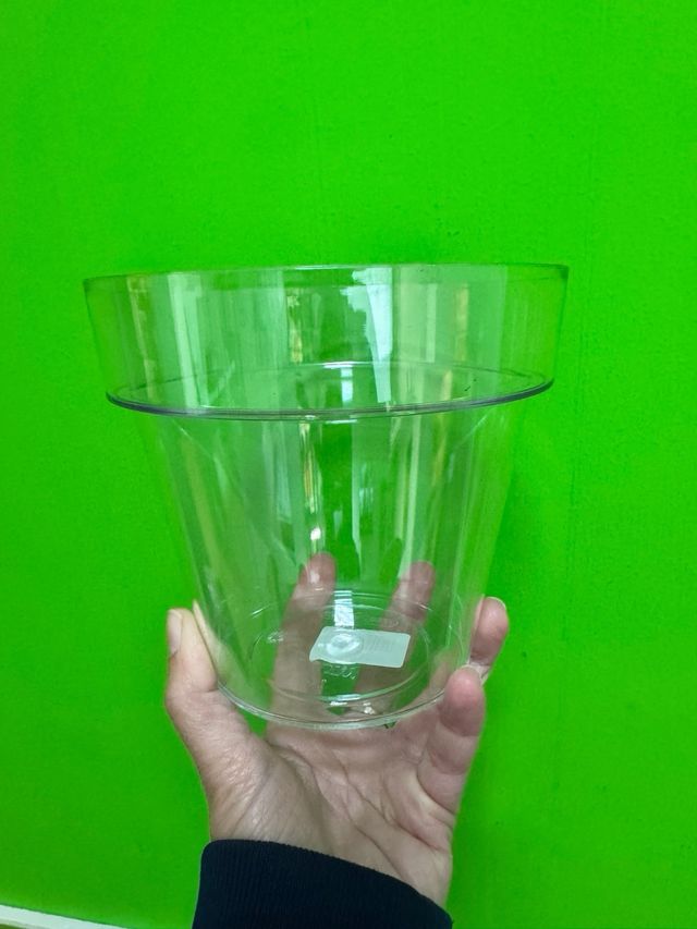 Vaso trasparente per giardino