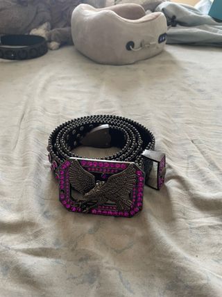 Cintura nera con aquila e cristalli viola