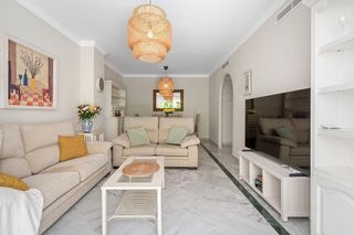 Piso en venta en Nueva Andalucía centro en Marbella