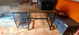 Mesa de escritorio madera y metal