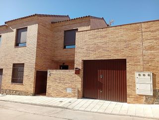 Casa adosada en venta en Nambroca