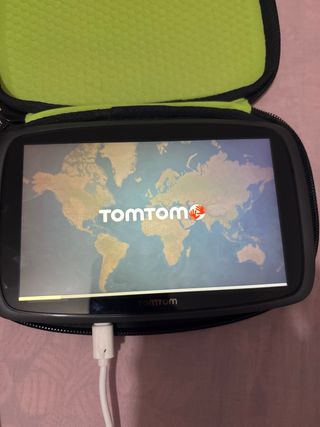 GPS TomTom con funda y cable
