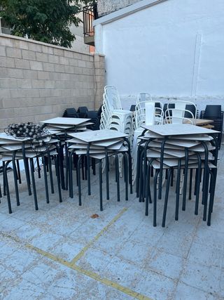 Conjunto mesas y sillas apilables
