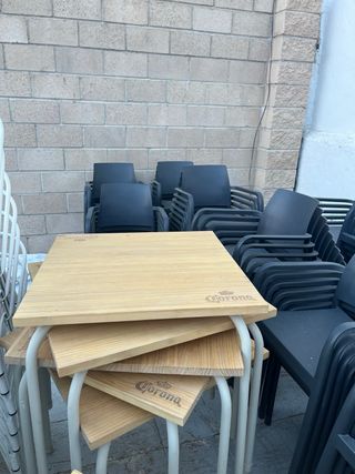 Conjunto mesas y sillas apilables