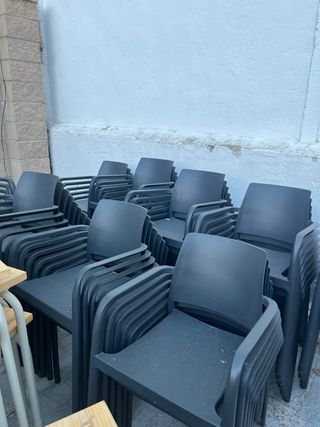 Conjunto mesas y sillas apilables