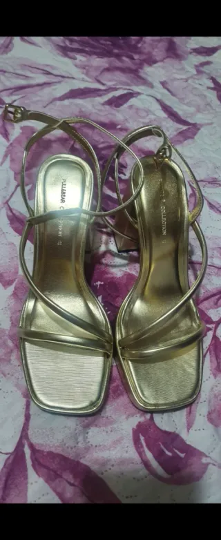 Sandalias de tacón doradas