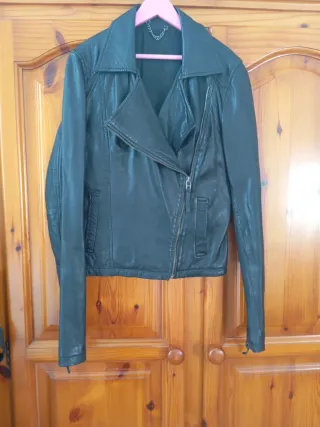 Chaqueta de cuero negra