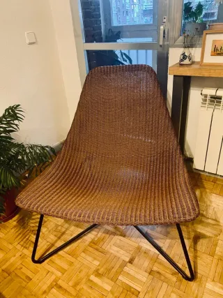 Sillón de diseño moderno metal y mimbre