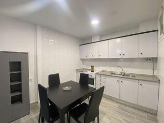Casa adosada en venta en Hellín