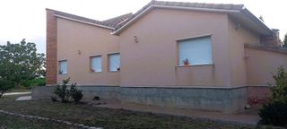 Chalet en venta en Binéfar