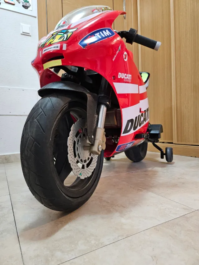 DUCATI GP 11 DECIMOSEDICI EDICIÓN VALENTINO ROSSI