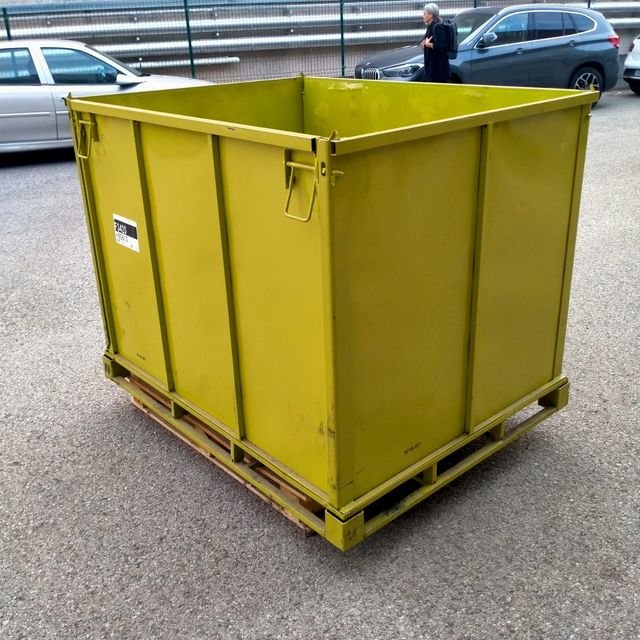 Contenedor metálico desmontable