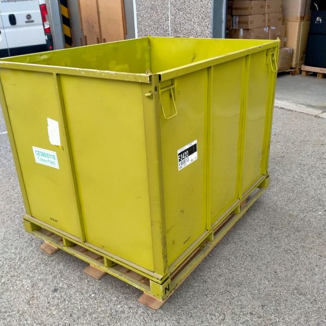 Contenedor metálico desmontable