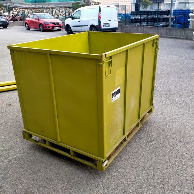 Contenedor metálico desmontable