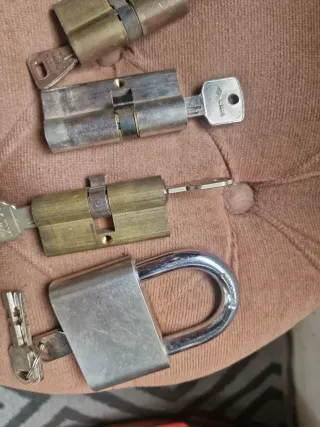 Bombines y Cerraduras Varios