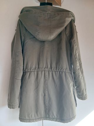 Parka Pull&Bear verde militar Talla M