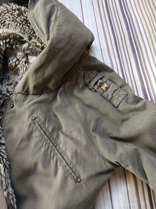 Parka Pull&Bear verde militar Talla M
