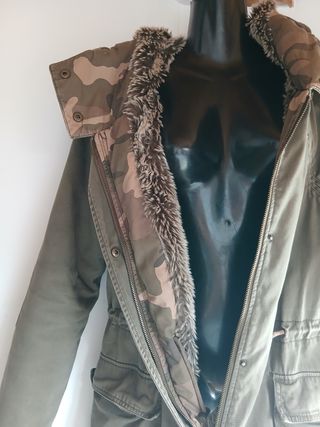 Parka Pull&Bear verde militar Talla M