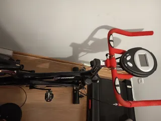 Bicicleta de Spinning Negra y Roja