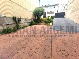 Casa en venta en Les Arenes - La Grípia  Can Montllor en Terrassa