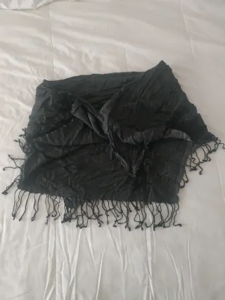 Pañuelo cuello negro con flecos