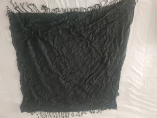 Pañuelo cuello negro con flecos