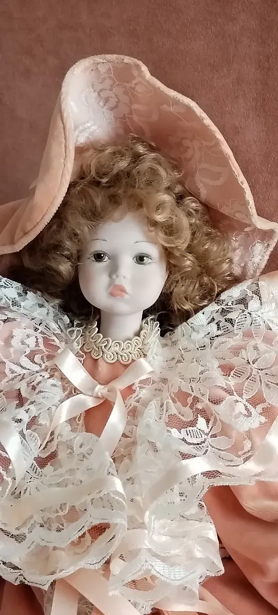 Bambola porcellana vintage abito pizzo