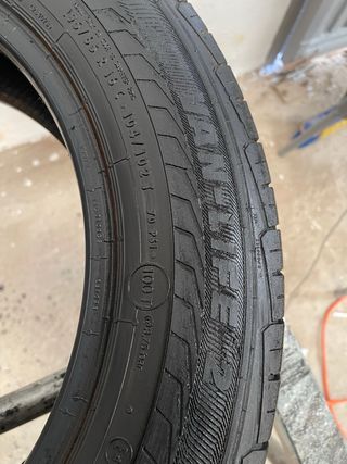 2x 195/65 R16C 104/102T Semperit Van-Life 2