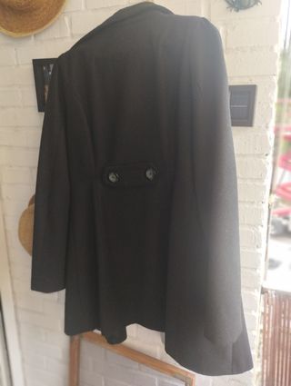 Abrigo Stradivarius Negro