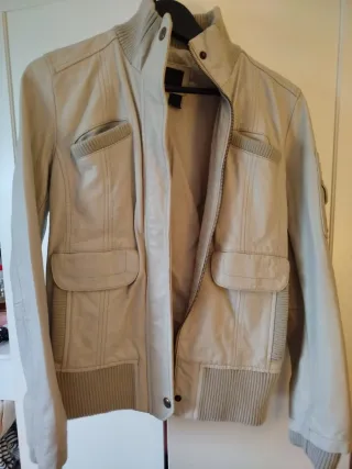 Chaqueta de piel beige Mango