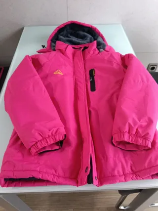 Chaqueta montaña o esquí. Sin uso. Sin etiqueta.