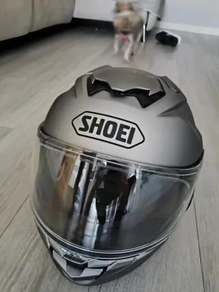 Casco de moto SHOEI gris