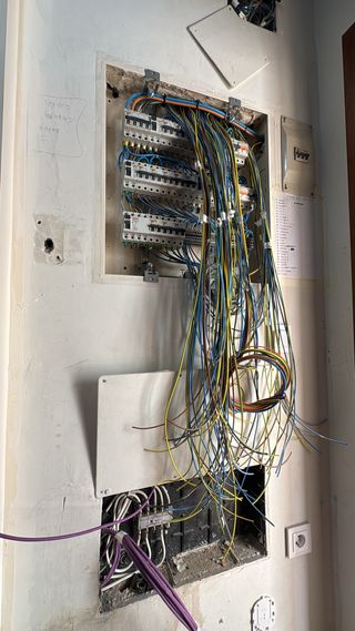 electricista económico por tu zona !!