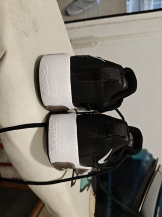Zapatillas Nike Negras y Blancas
