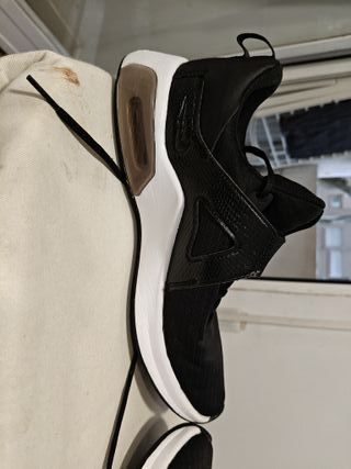 Zapatillas Nike Negras y Blancas