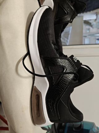 Zapatillas Nike Negras y Blancas