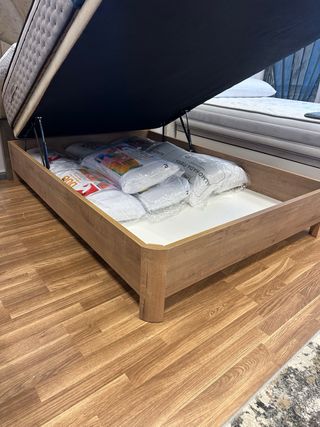 Canapé de madera con patas. NUEVO
